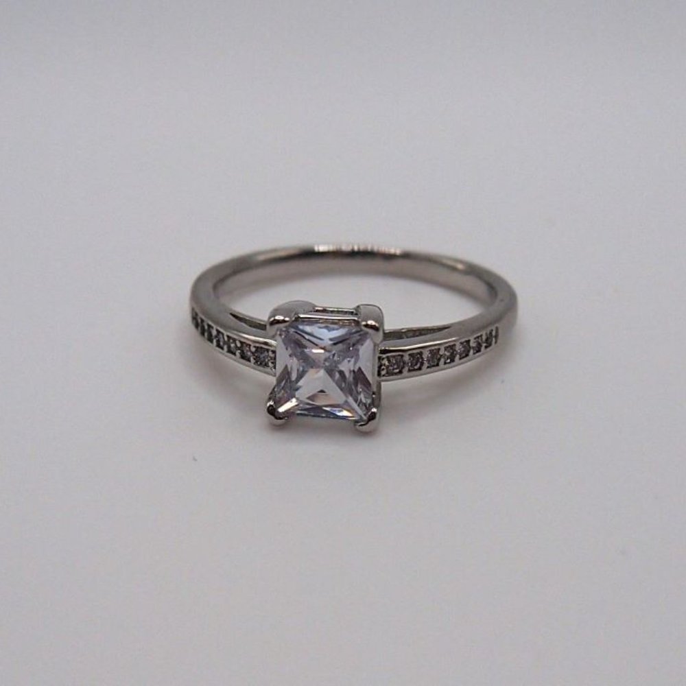 Stunning Princess Cut 1.00ctw Diamond Bridal Ring 925 Sterling Silver - Picture 4 of 9